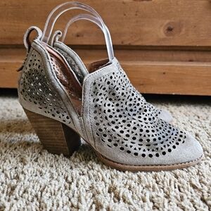 Jeffrey Campbell Rosalee Ankle Bootie Sz 6.5